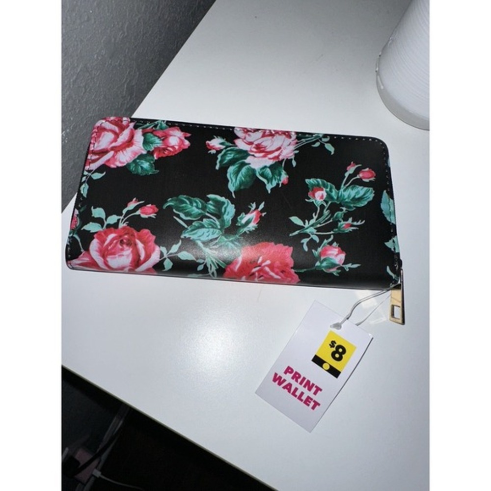 Floral Zipper Wallet Clutch NWT Women's Coin Purse‎ Cards Holder Roses